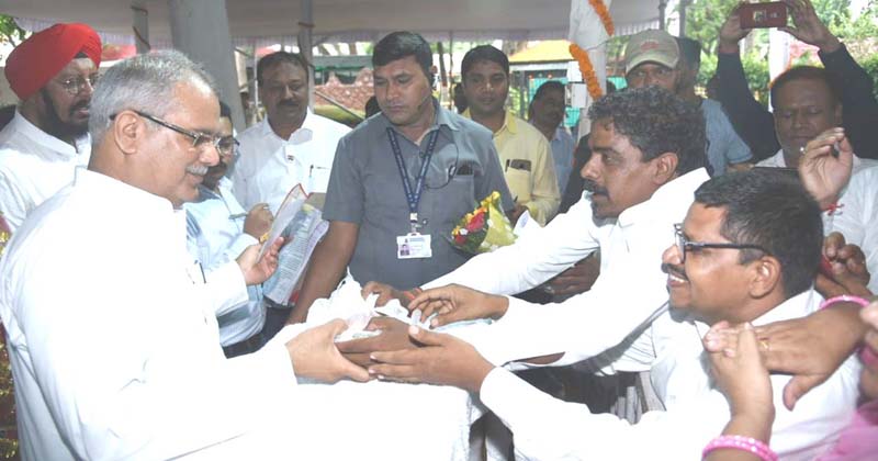 Photo of भूपेश ने की रतनपुर को तहसील का दर्जा देने की घोषणा