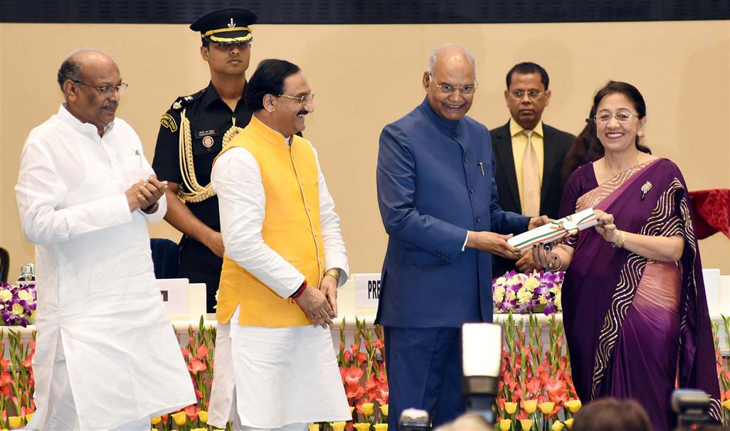 Photo of राष्ट्रपति ने शिक्षक दिवस पर 46 शिक्षकों को किया सम्मानित