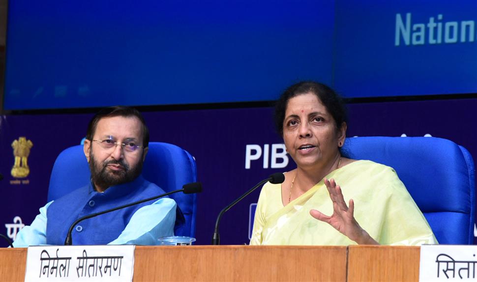 Photo of मंत्रिमंडल ने रेलवे कर्मचारियों को 78 दिन के बोनस को दी मंजूरी