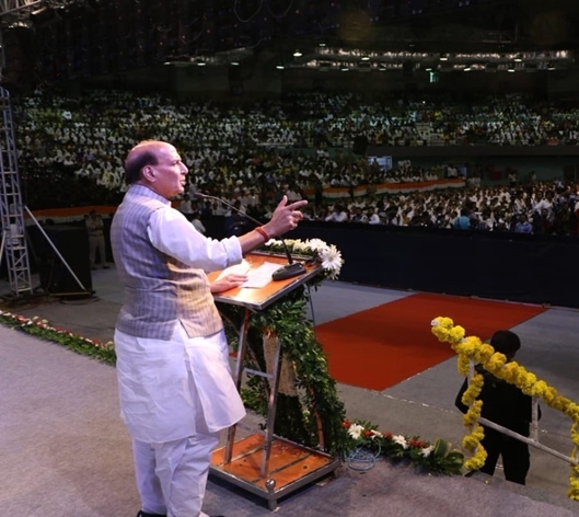 Photo of पाकिस्तान आतंकवाद को बढ़ावा देना बंद करे- राजनाथ