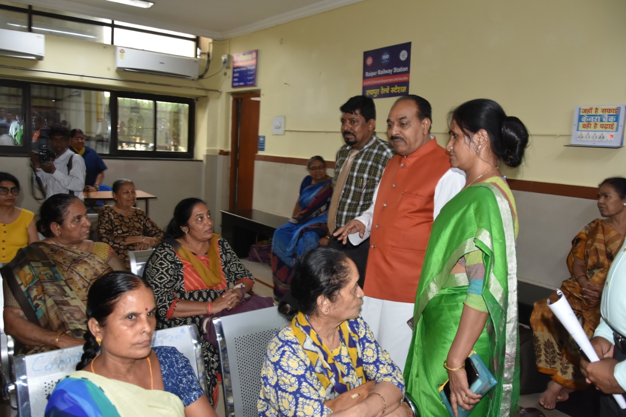 Photo of पैसेंजर सर्विसेस कमेटी ने रायपुर एवं दुर्ग स्टेशनों का किया निरीक्षण