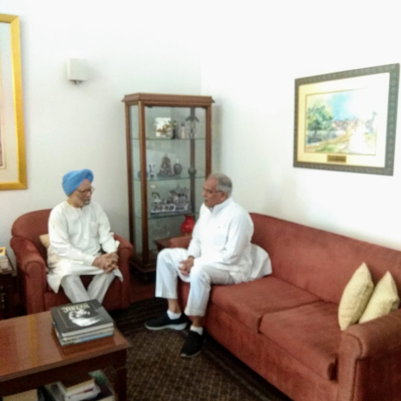 Photo of भूपेश ने की पूर्व प्रधानमंत्री डा.मनमोहन सिंह से सौजन्य मुलाकात