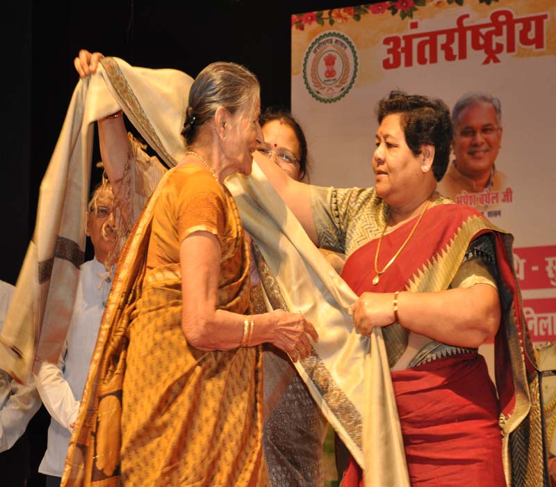 Photo of बड़े-बुजुर्गों का आशीर्वाद सदैव होता है कल्याणकारी-राज्यपाल सुश्री उइके