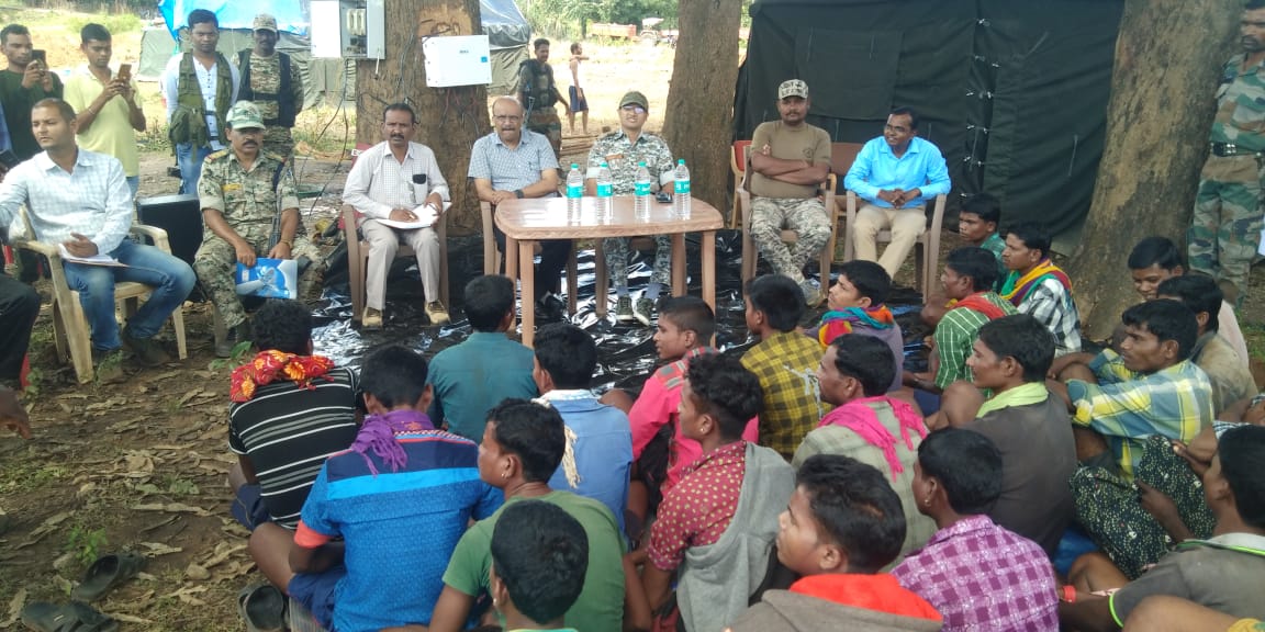 Photo of छत्तीसगढ़ में 50 नक्सलियों ने किया आत्मसमर्पण