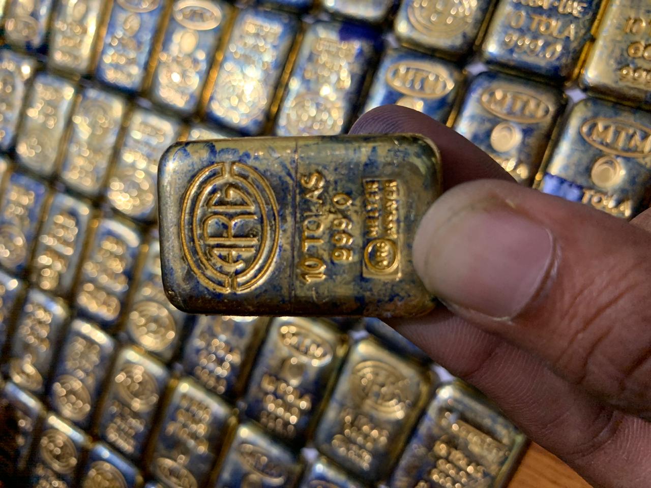 Photo of ज्ञानेश्वरी एक्सप्रेस से दो तस्करों से पांच करोड का 13 किलो सोना बरामद