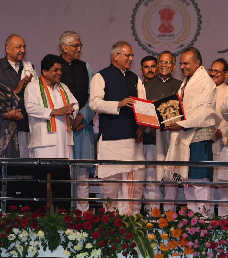Photo of छत्तीसगढ़ में 11 नागरिक और संस्थाएं राज्य अलंकरण से सम्मानित