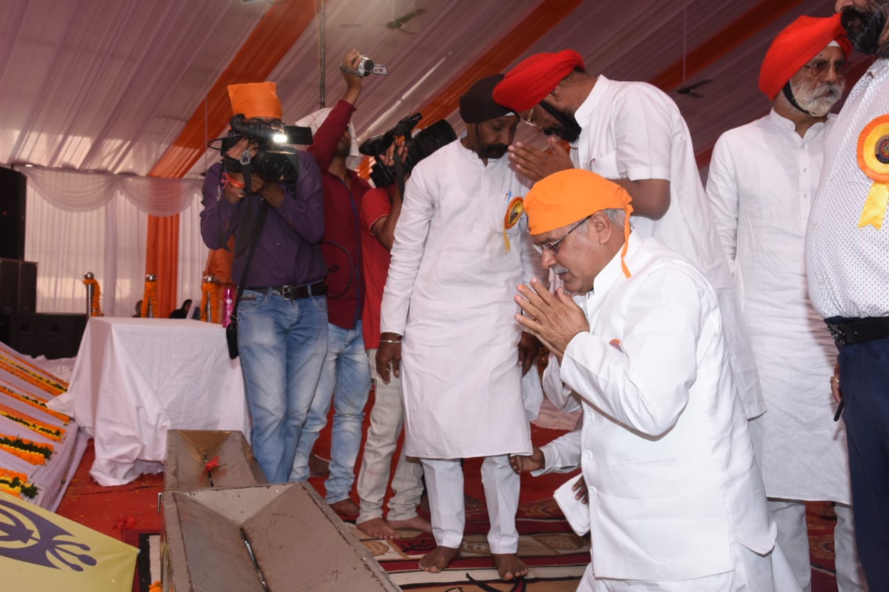 Photo of भूपेश शामिल हुए गुरूनानक देव जी के 550वें प्रकाश पर्व में