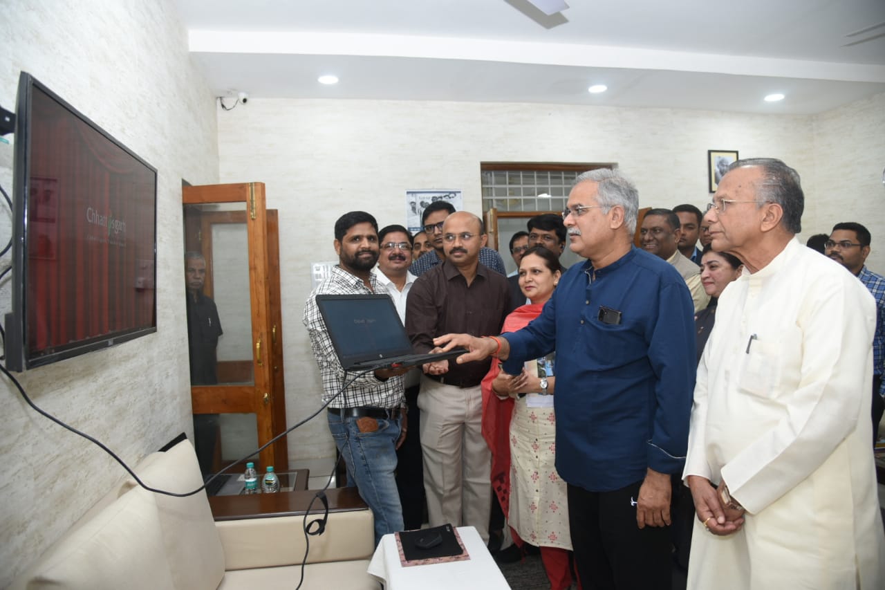 Photo of भूपेश ने पर्यटन मंडल की नई वेबसाइट की लॉन्च,बस सेवा का किया शुभारंभ