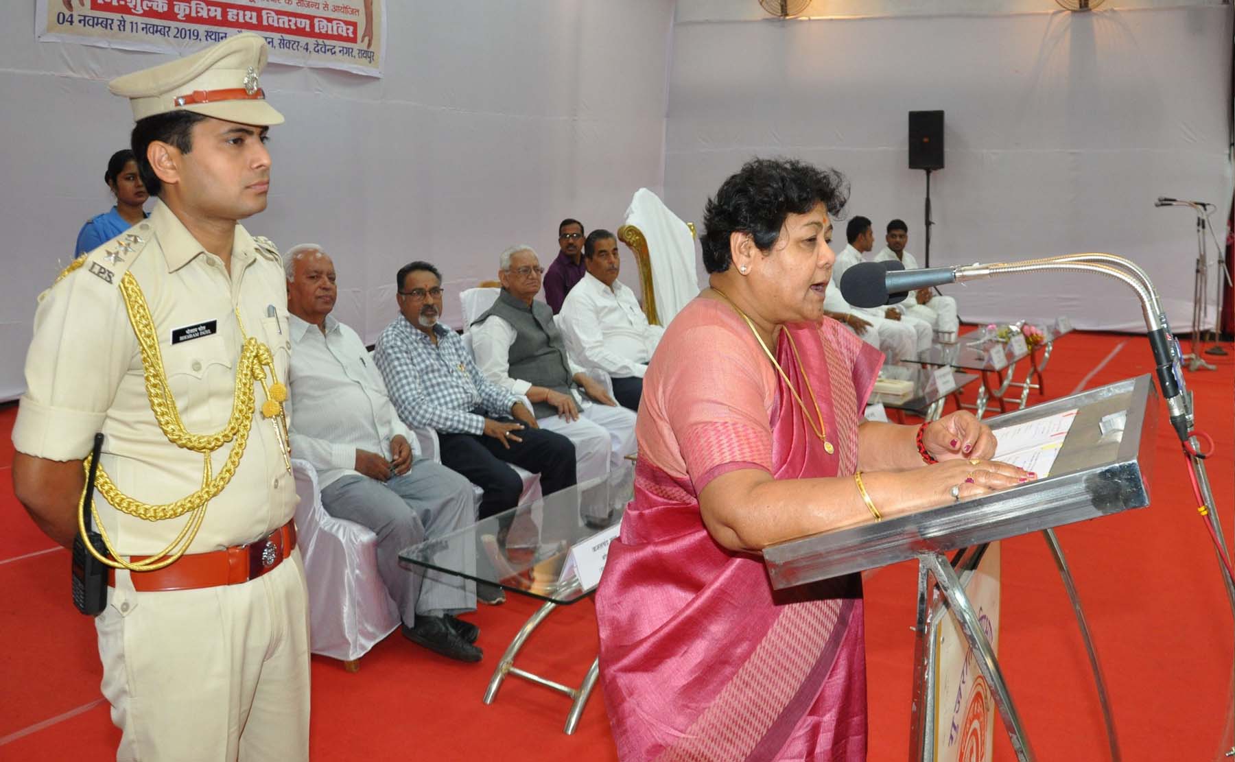 Photo of दिव्यांगजनों को कृत्रिम अंग प्रदान करना, नया जीवन देने जैसा- उइके