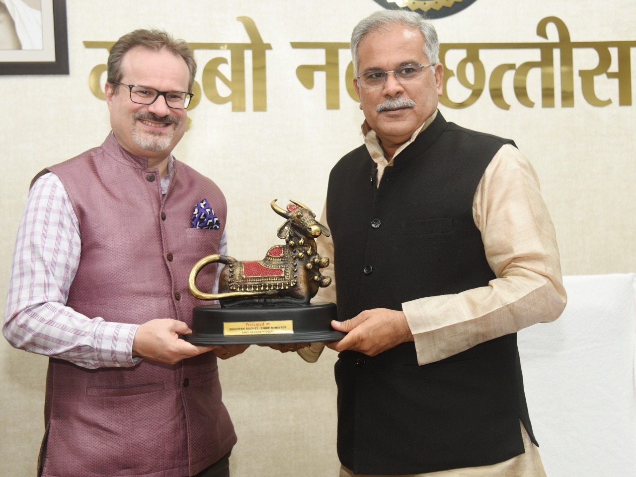 Photo of भूपेश से अमेरिका के काउंसलेट जनरल ने की सौजन्य मुलाकात