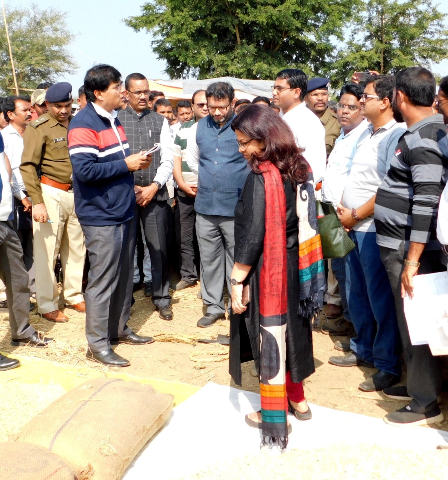 Photo of मुख्य सचिव ने दूसरे दिन भी किया धान खरीदी केन्द्रों का औचक निरीक्षण