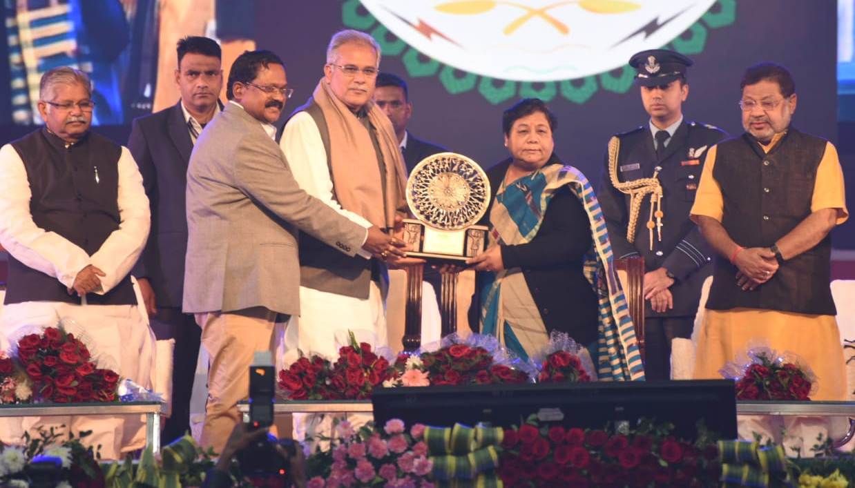 Photo of नृत्य और संगीत आदिवासियों के जीवन का अभिन्न अंग- राज्यपाल उइके