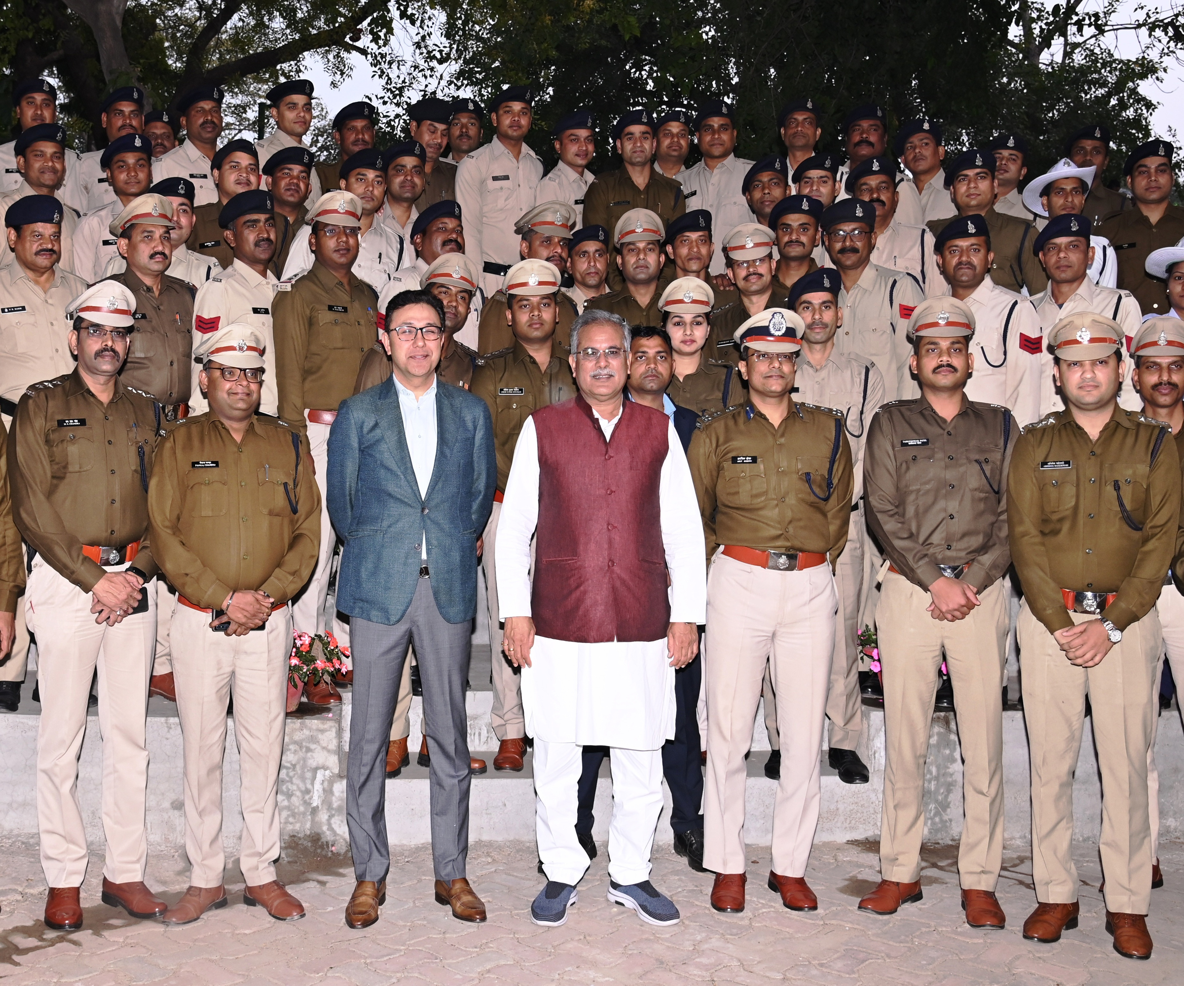 Photo of व्यवसायी को छुड़ाने वाली पुलिस टीम को मिलेगी एक-एक वेतन वृद्धि