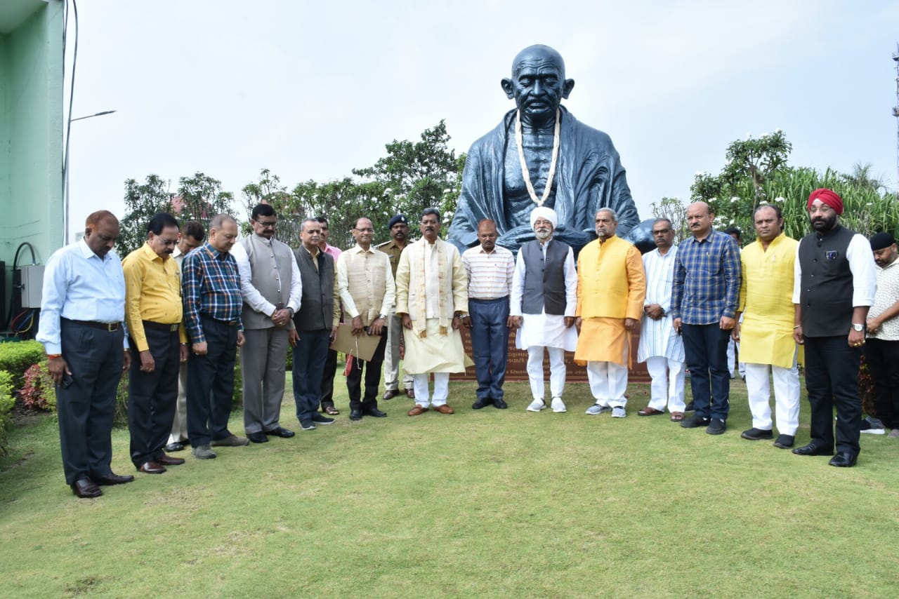 Photo of शहीद दिवस पर विधानसभा में राष्ट्रपिता को दी गई श्रद्धांजलि