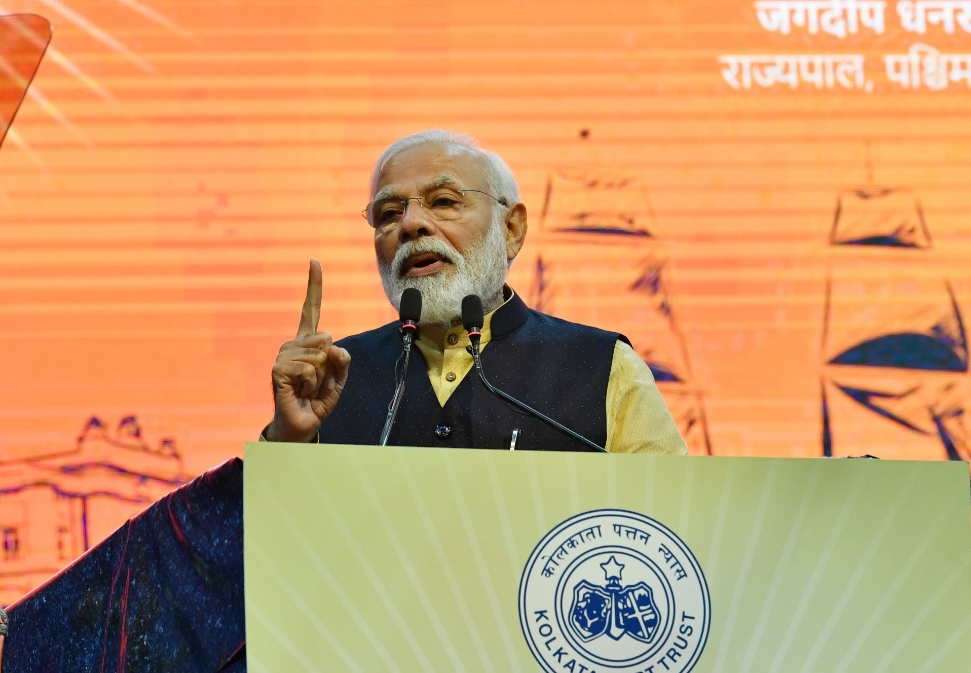 Photo of कोलकाता पोर्ट की वजह से पड़ोसी देशों से व्यापार हुआ सुगम – मोदी