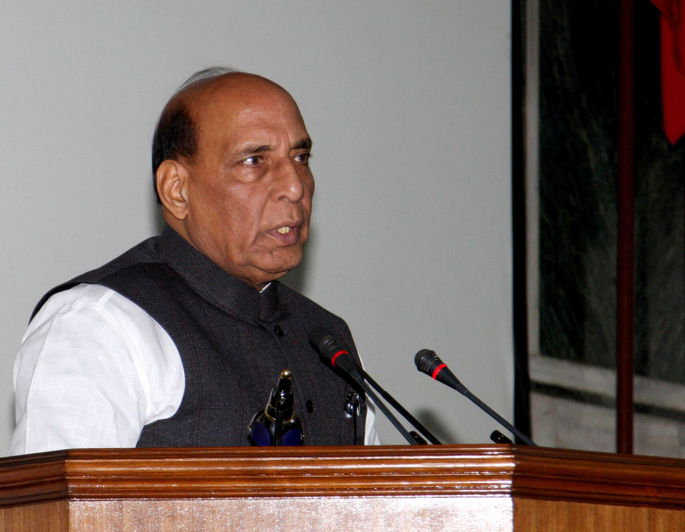 Photo of आतंकवाद की चुनौती काफी गंभीर – राजनाथ