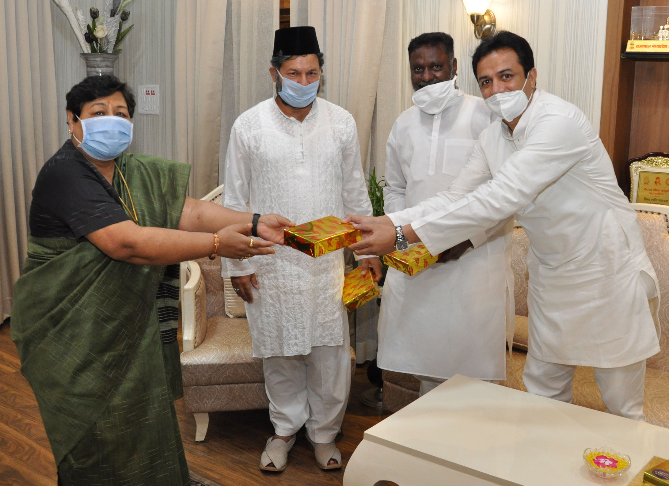 Photo of राज्यपाल से मुस्लिम प्रतिनिधिमण्डल ने मुलाकात कर ईद की दी शुभकामनाएं