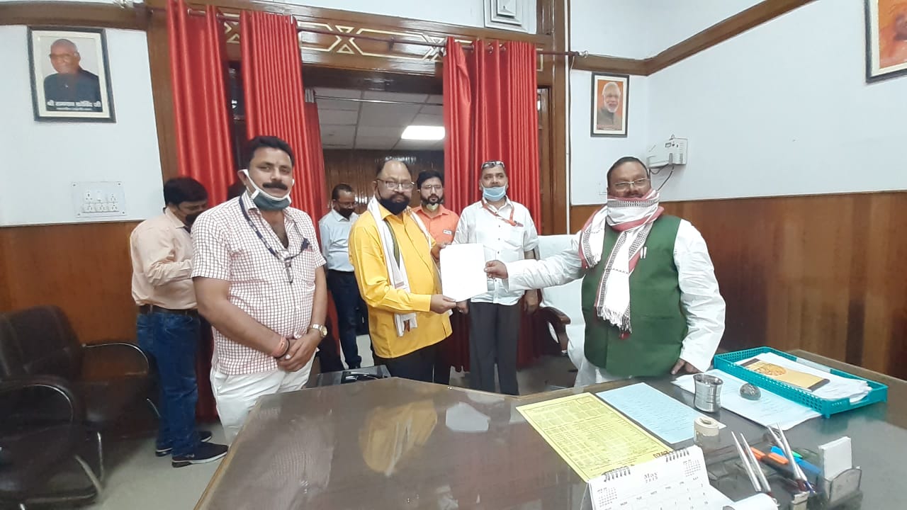 Photo of पत्रकार संगठऩों ने श्रम मंत्री से की संकट में आए मीडिया को बचाने की मांग