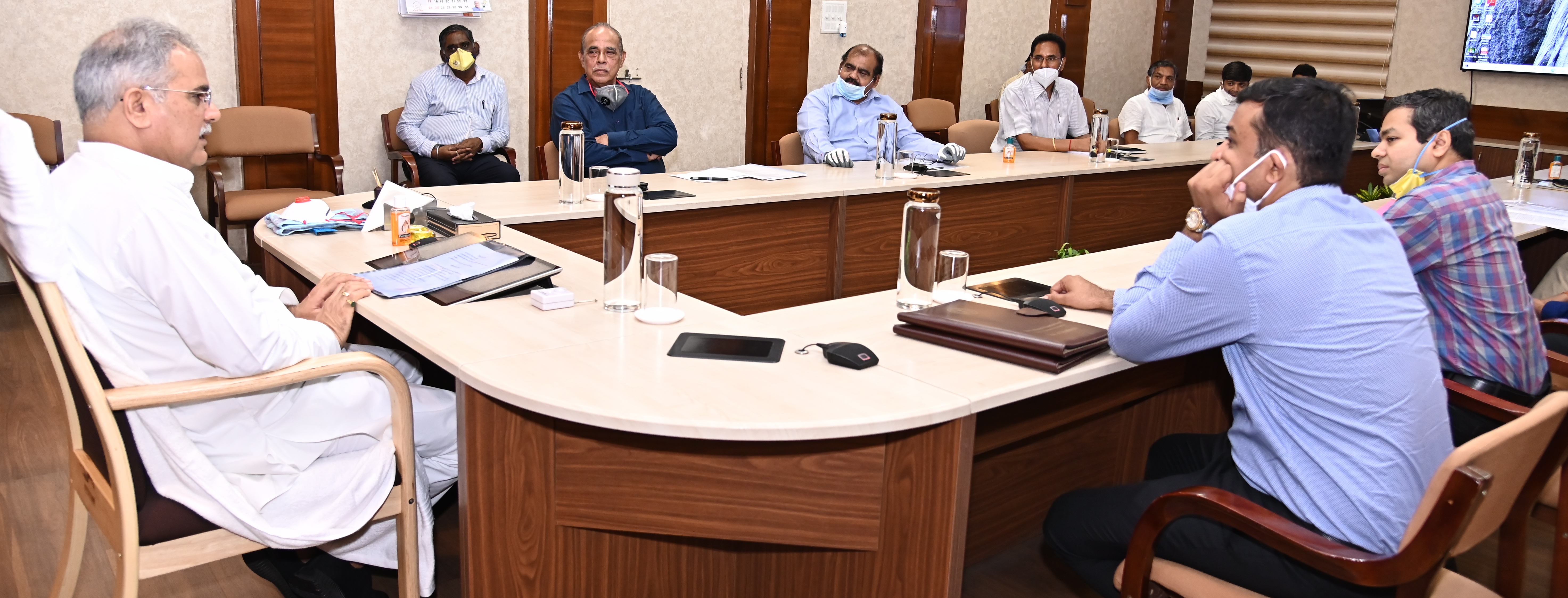 Photo of उद्योगों में कोरोना संक्रमण से बचाव की गाईड लाइन का हो पालन-भूपेश