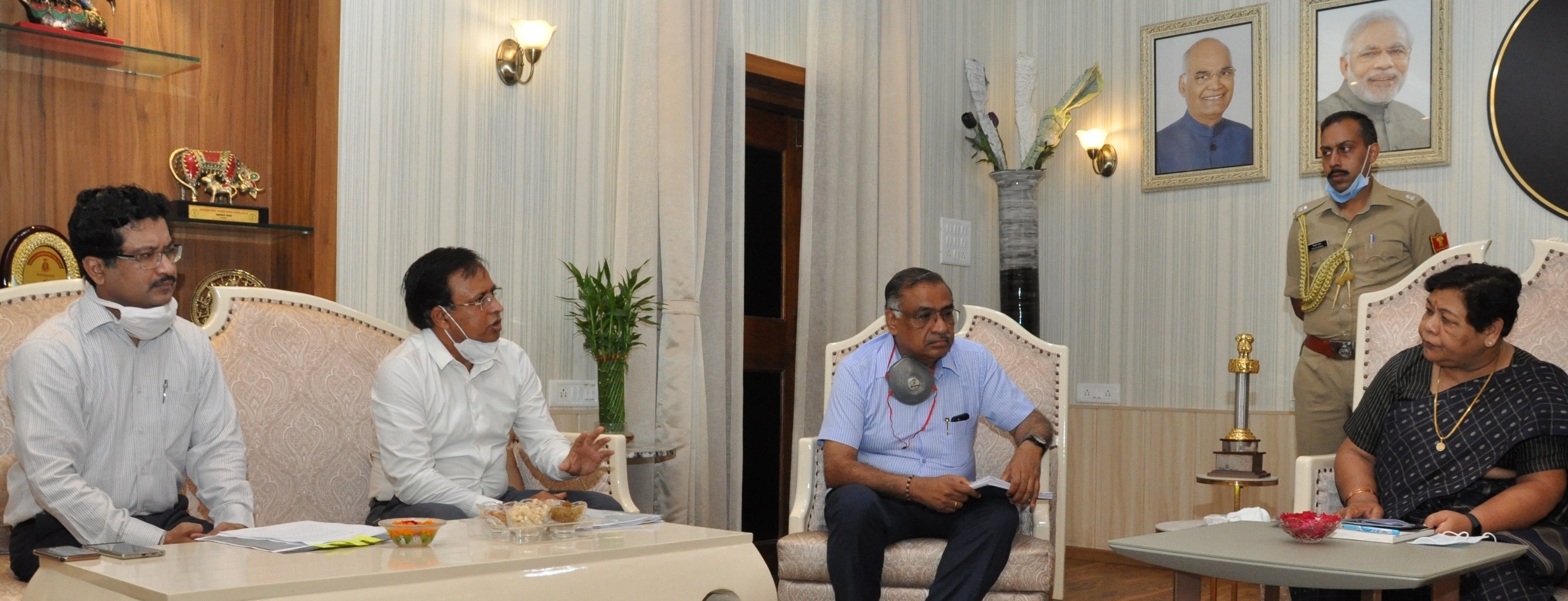 Photo of तेंदूपत्ता संग्राहक परिवारों को बोनस,बीमा का लाभ दिलाए- राज्यपाल