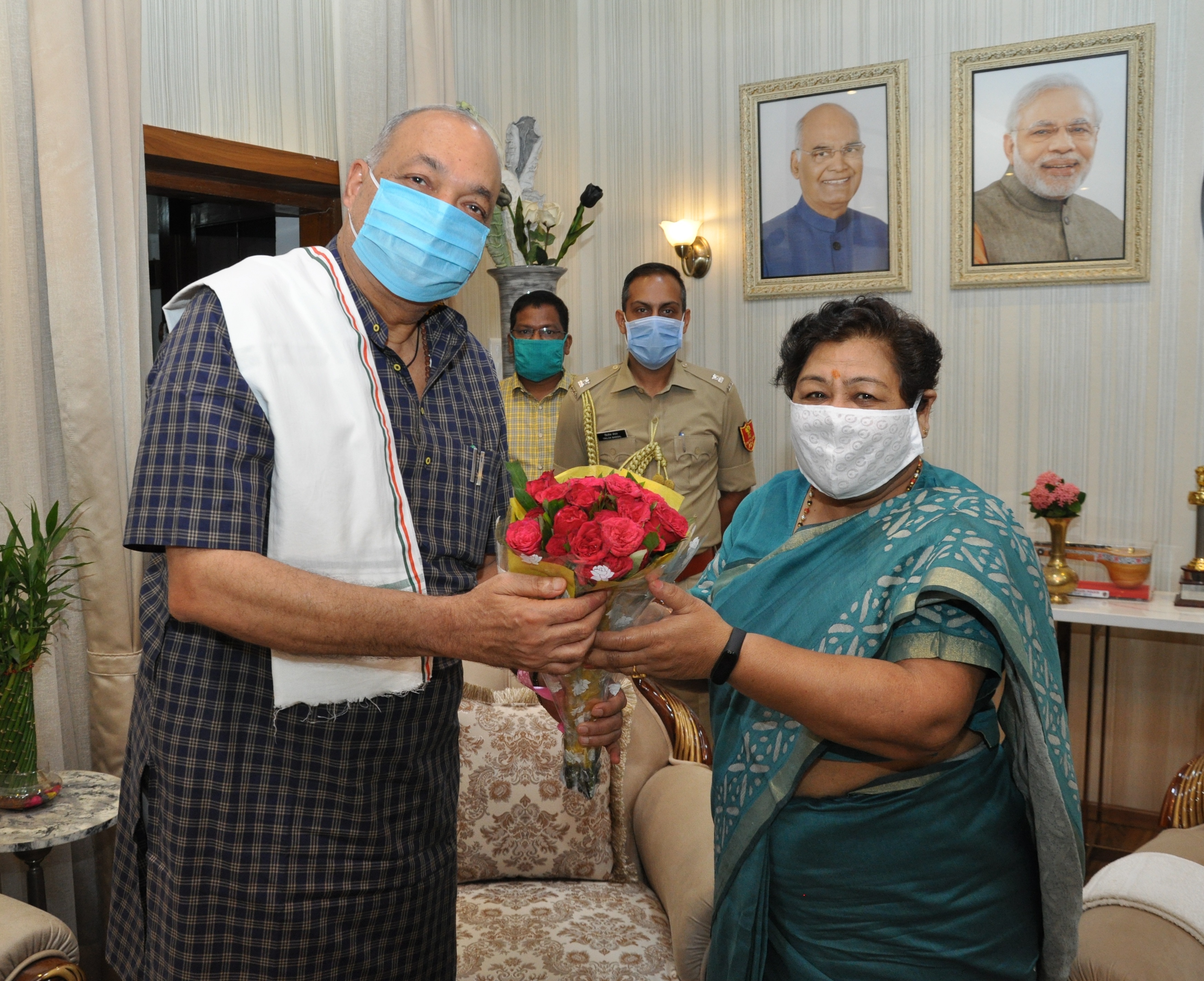 Photo of राज्यपाल को भूपेश,महंत एवं मंत्रियों ने दी शुभकामनाएं