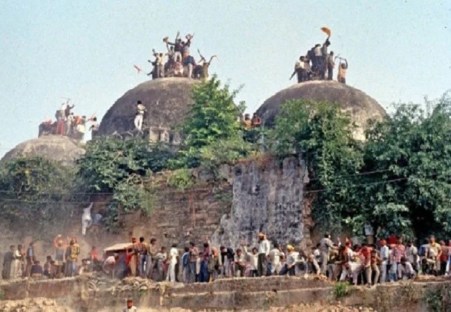 Photo of बाबरी मस्जिद विध्वंस मामले में सभी 32 आरोपी बरी