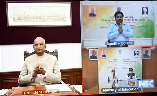 Photo of कोविंद ने सर्वश्रेष्ठ 47 शिक्षकों को राष्ट्रीय पुरस्कार प्रदान किए