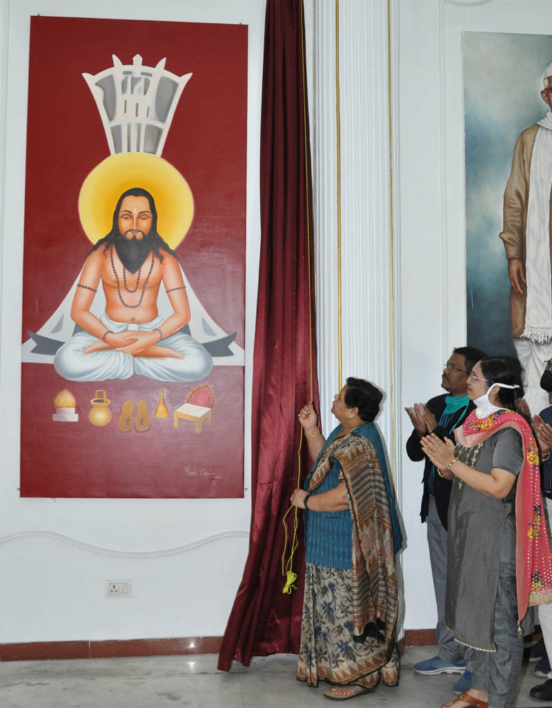 Photo of बाबा गुरू घासीदास और शहीद वीरनारायण सिंह के तैल चित्र का अनावरण
