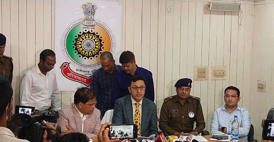 Photo of स्टील कम्पनी के कैशियर से लूट के 25 लाख बरामद,नौ गिरफ्तार