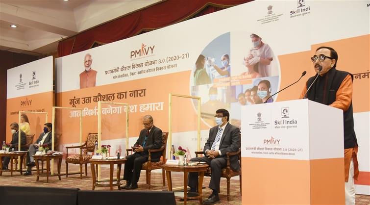 Photo of कौशल विकास योजना का तीसरा चरण आज देश के 600 जिलों में शुरु