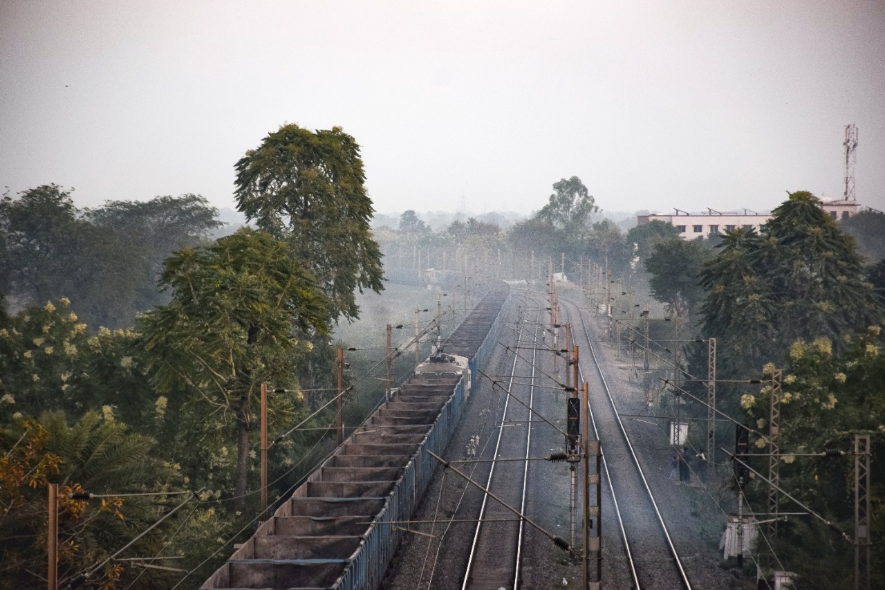 Photo of रेलवे ने 300 वैगनों की सबसे लंबी मालगाड़ी “वासुकी” चलाई