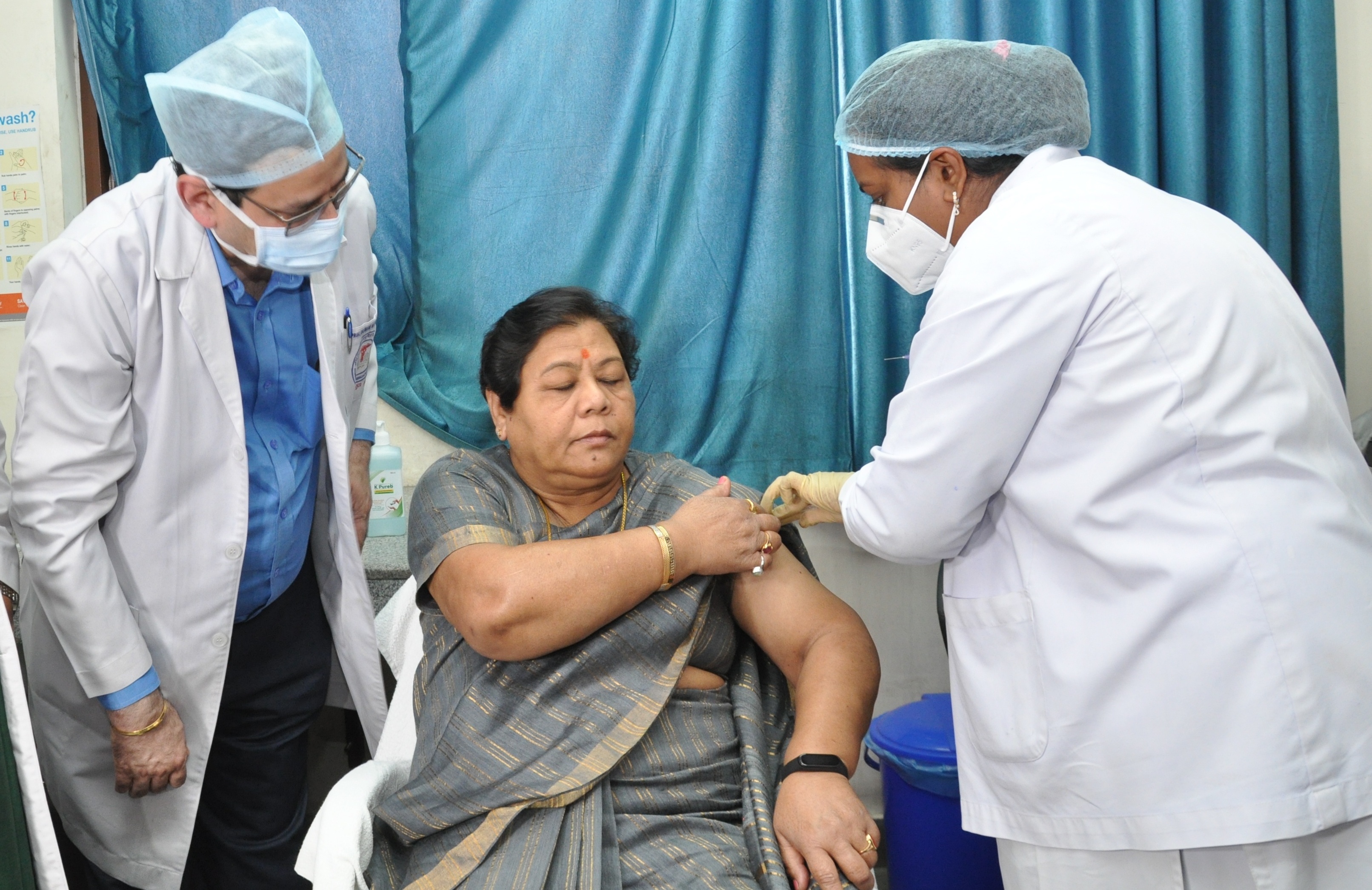 Photo of राज्यपाल ने कोरोना वैक्सीन का पहला डोज लगवाया