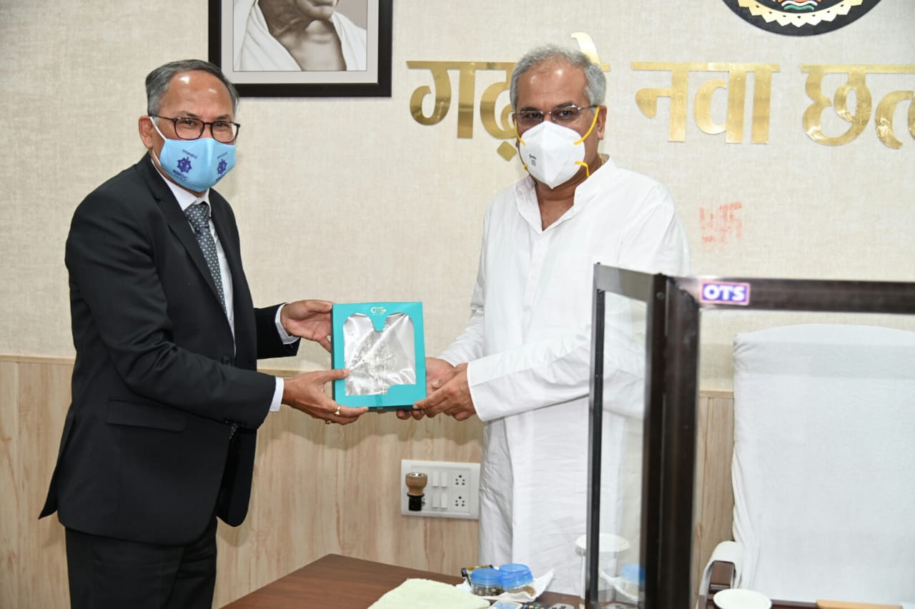 Photo of एनएमडीसी बस्तर अंचल के उद्योगों को रियायती दर पर लौह अयस्क उपलब्ध कराए-भूपेश