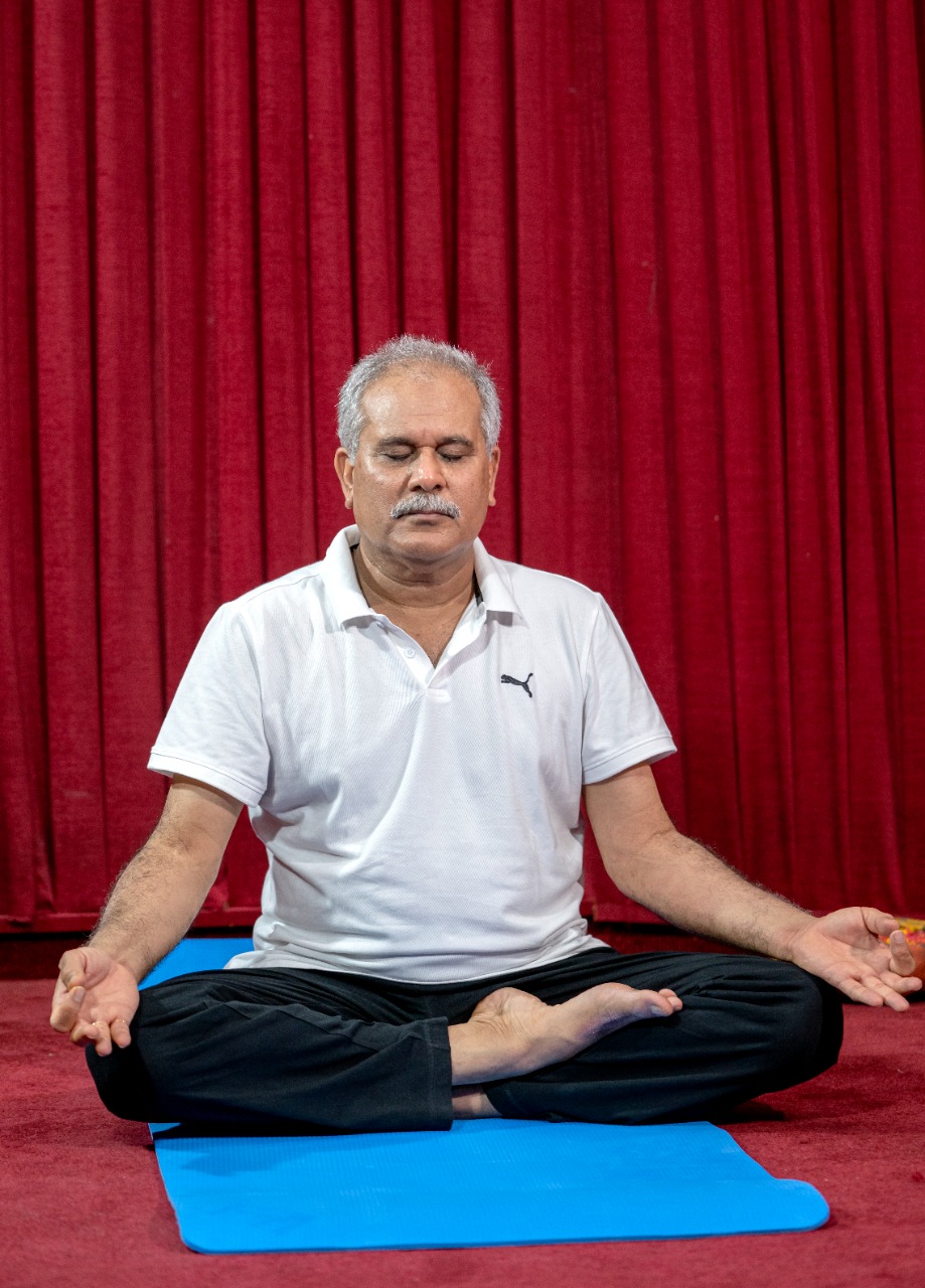 Photo of भूपेश ने अंतर्राष्ट्रीय योग दिवस पर किया योगाभ्यास