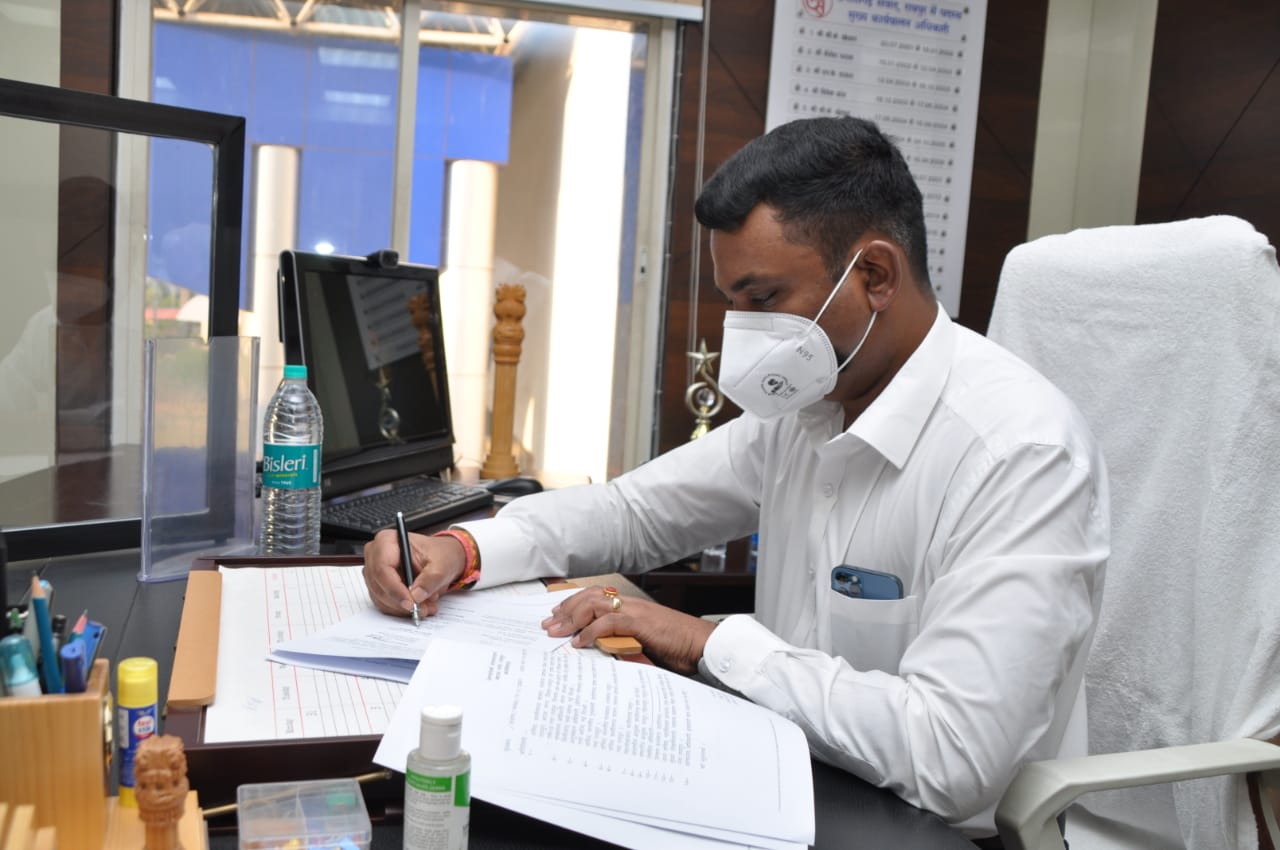 Photo of भारतीदासन ने आयुक्त जनसम्पर्क का पदभार किया ग्रहण