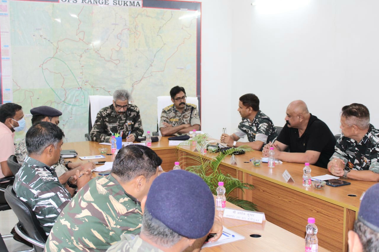 Photo of नक्सल अभियान एवं विकास गतिविधियों की जुनेजा ने की समीक्षा