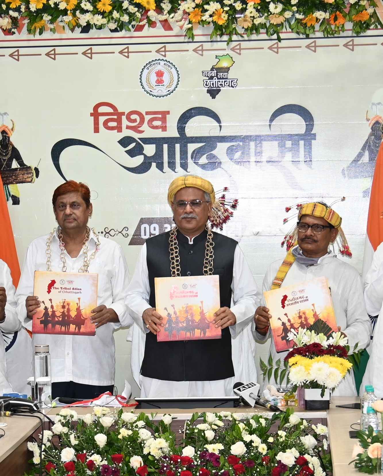 Photo of जनजातीय जीवनशैली पर आधारित मानवशास्त्री अध्ययनों का विमोचन