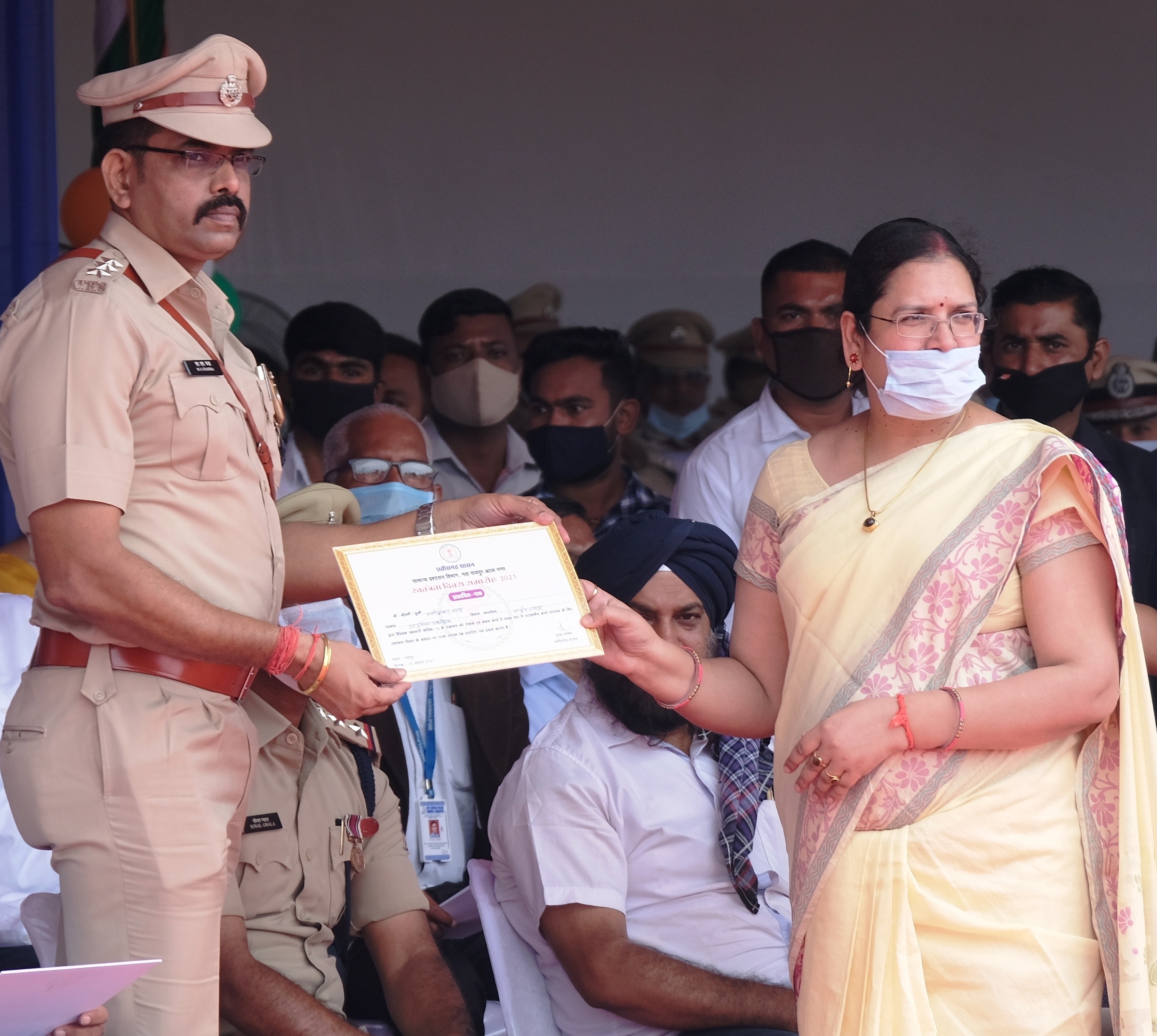 Photo of कोरोना काल में उत्कृष्ट कार्य करने वाले एवं चार अस्पताल सम्मानित