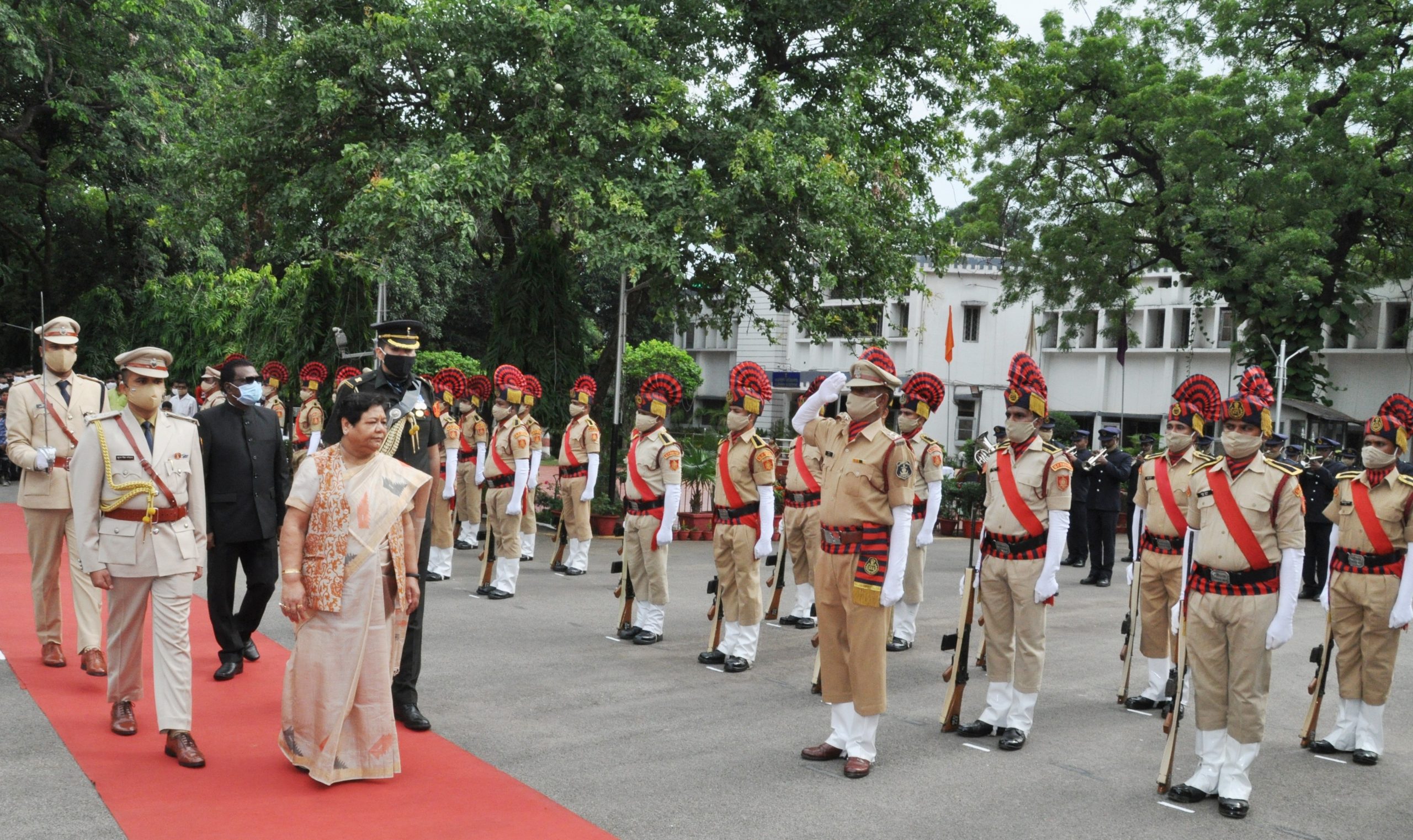 Photo of राज्यपाल सुश्री उइके ने राजभवन में किया ध्वजारोहण
