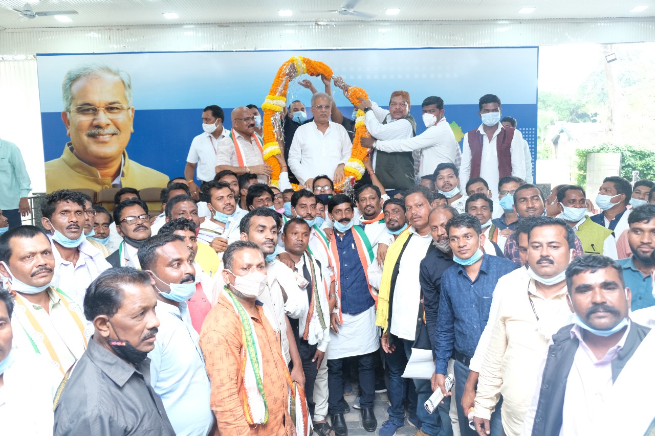 Photo of आदिवासी क्षेत्रों में प्राथमिकता से होंगे विकास कार्य – भूपेश