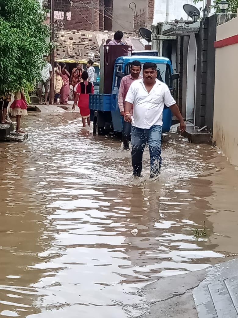 Photo of बाढ़ की स्थिति से प्रभावित लोगों का प्रशासन कर रहा हैं व्यवस्थापन