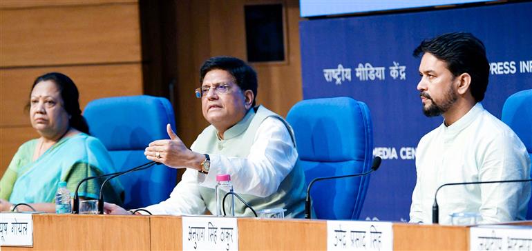 Photo of कपड़ा क्षेत्र को पांच वर्षो में 10 हजार 683 करोड रुपये कराए जाएंगे उपलब्ध- गोयल