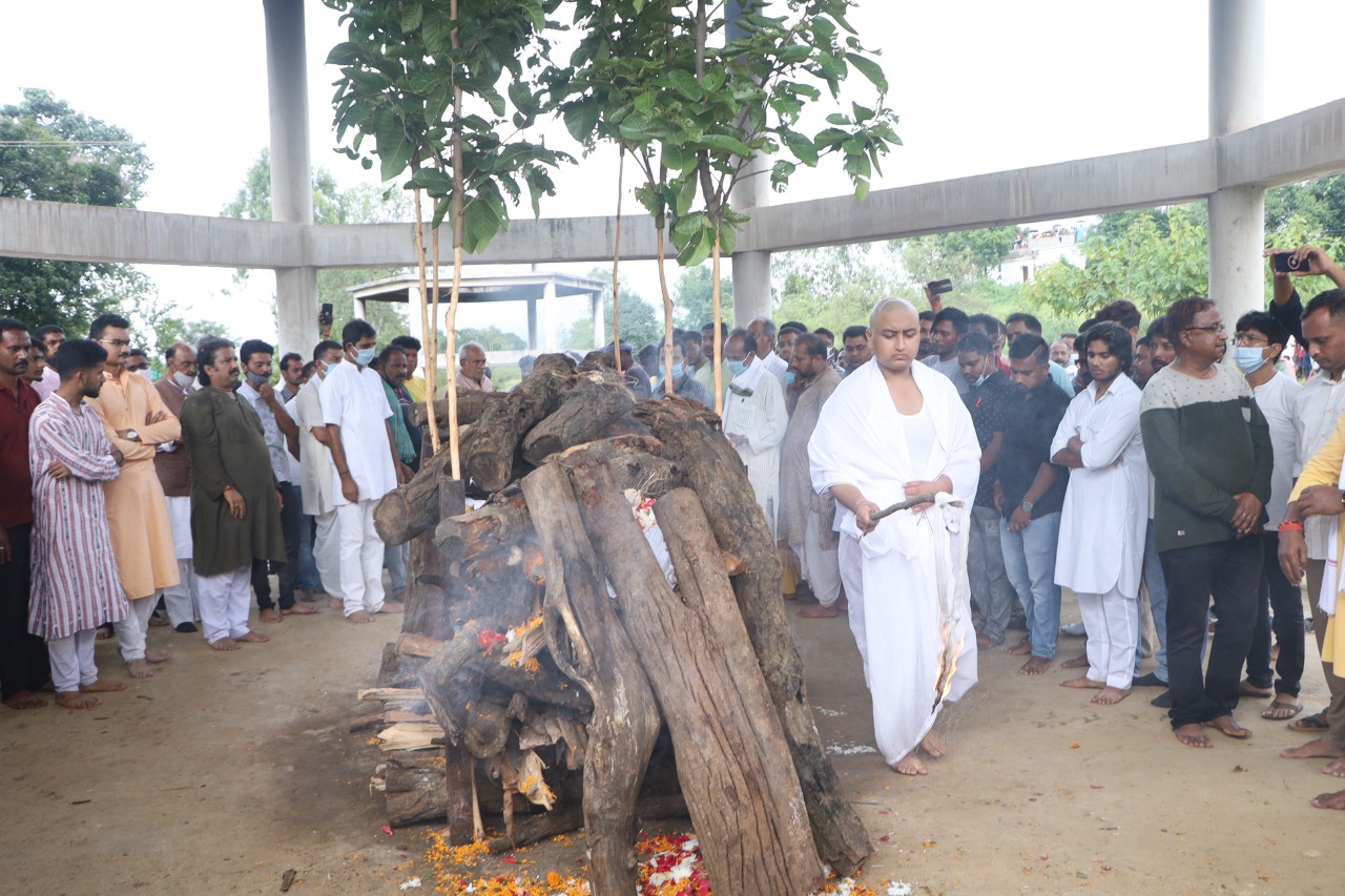 Photo of पूर्व विधायक स्व.युद्धवीर सिंह जूदेव का राजकीय सम्मान के साथ अंतिम संस्कार