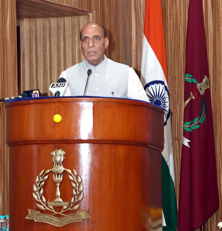 Photo of रक्षा मंत्री का सशस्त्र सेनाओं के बीच अति सक्रिय समन्वय का आह्वान