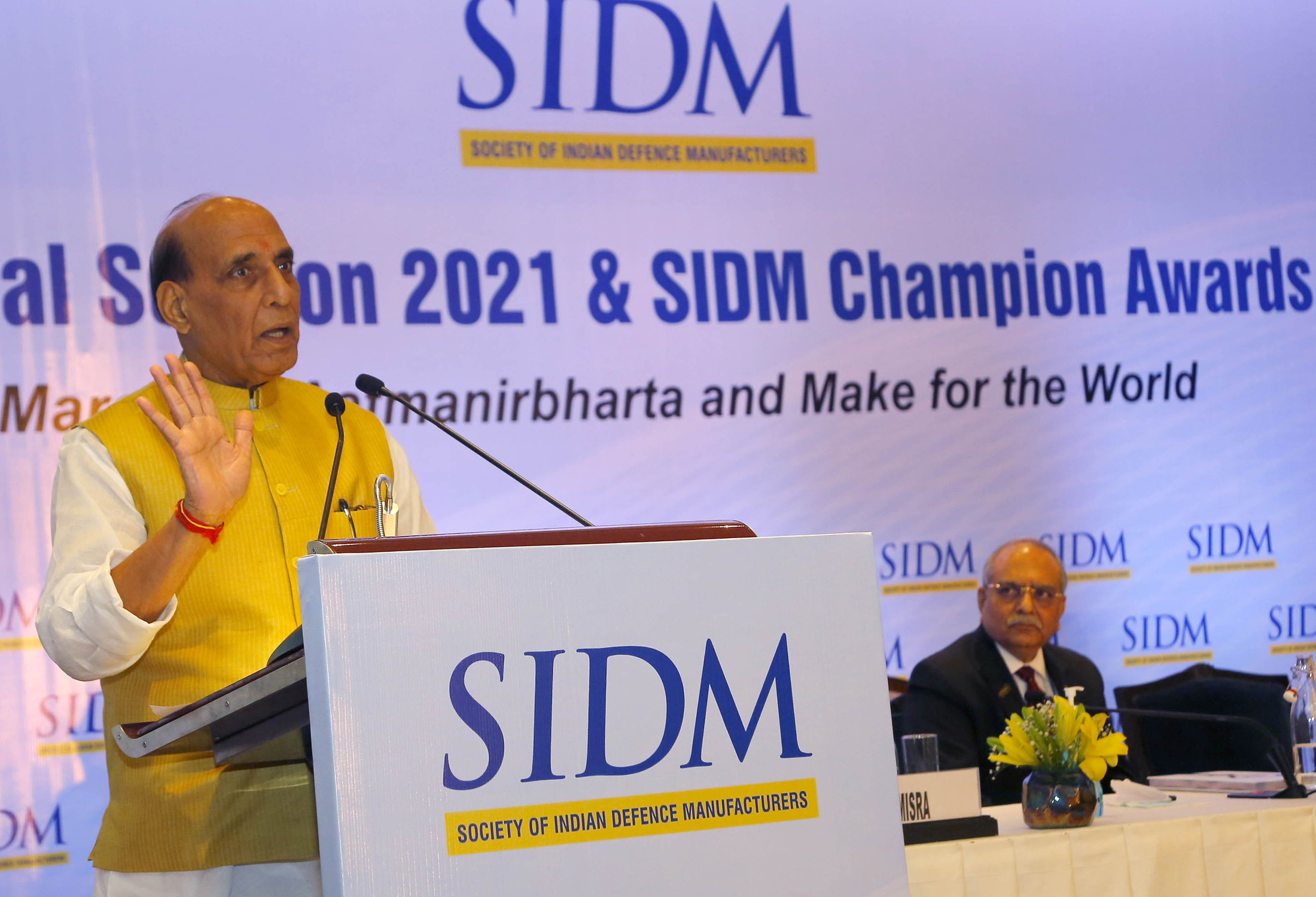 Photo of निजी-सरकारी भागीदारी से रक्षा उत्पादन में आ सकती हैं क्रांति – राजनाथ