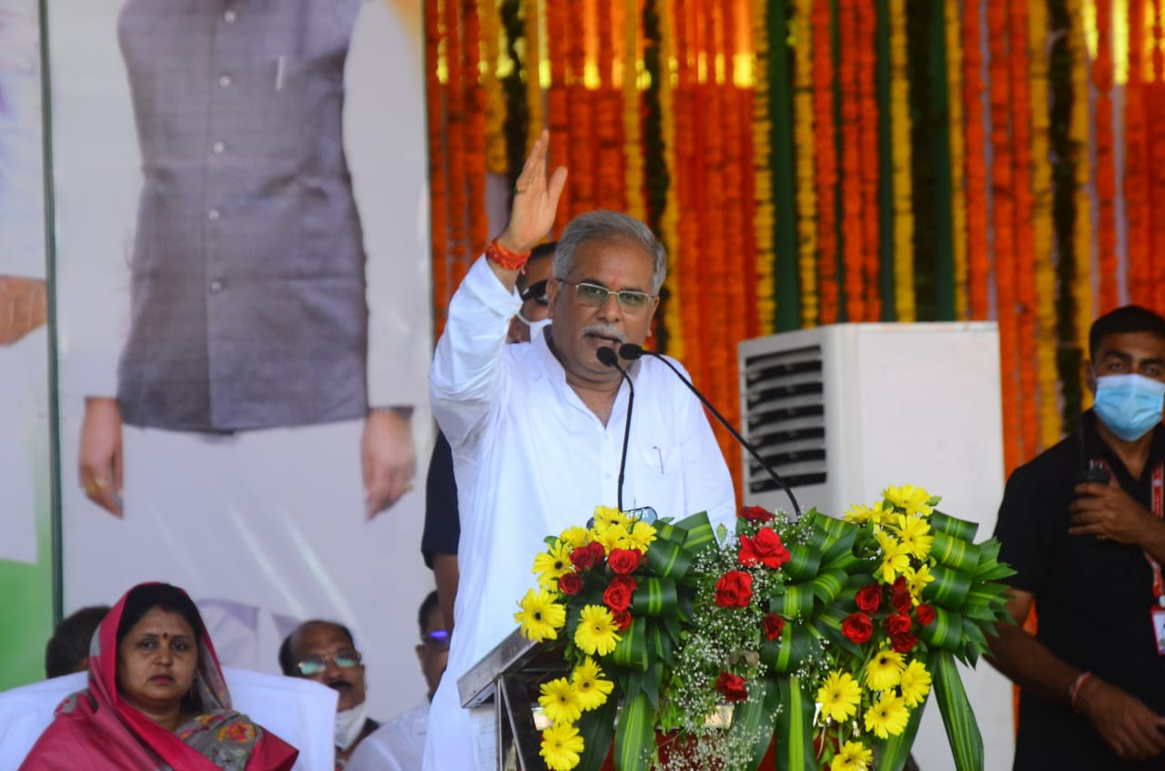 Photo of गौठानों में गोबर से विद्युत उत्पादन परियोजना का भूपेश ने किया शुभांरभ