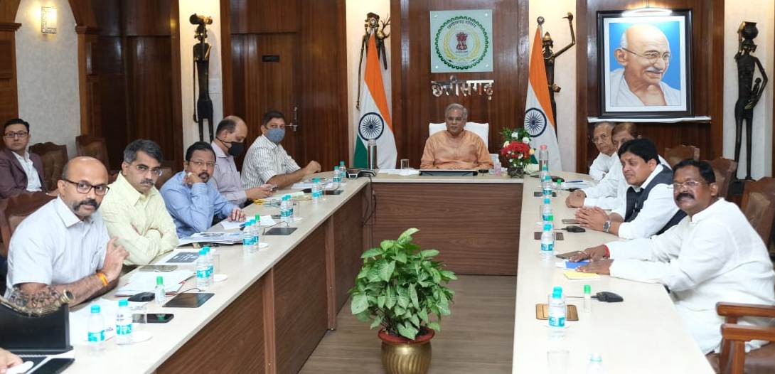 Photo of राष्ट्रीय आदिवासी नृत्य महोत्सव की तैयारियों की भूपेश ने की समीक्षा