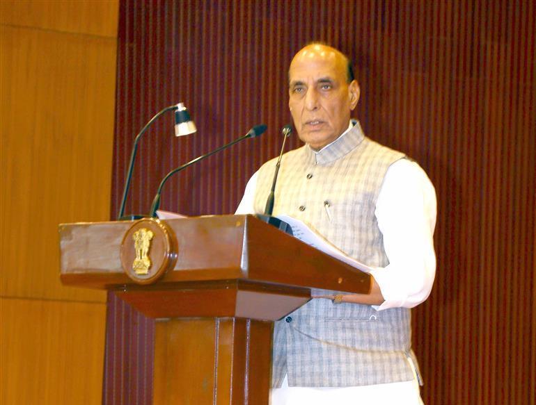 Photo of देश रक्षा के क्षेत्र में हो रहा है आत्मनिर्भर – राजनाथ