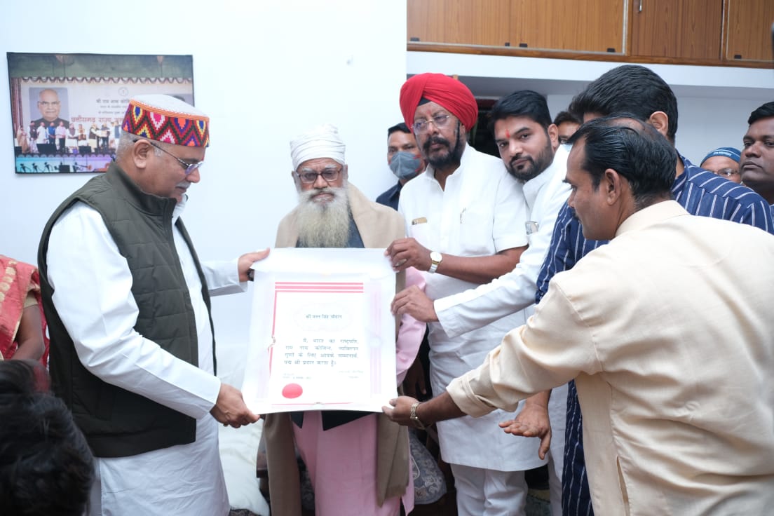 Photo of भूपेश ने पद्मश्री बारले एवं चौहान का किया अभिनंदन