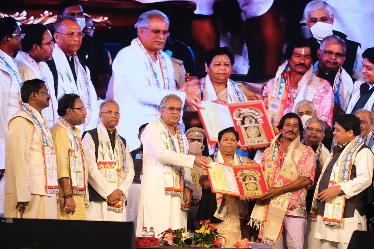 Photo of राज्य अलंकरण वितरण के साथ छत्तीसगढ़ राज्योत्सव सम्पन्न